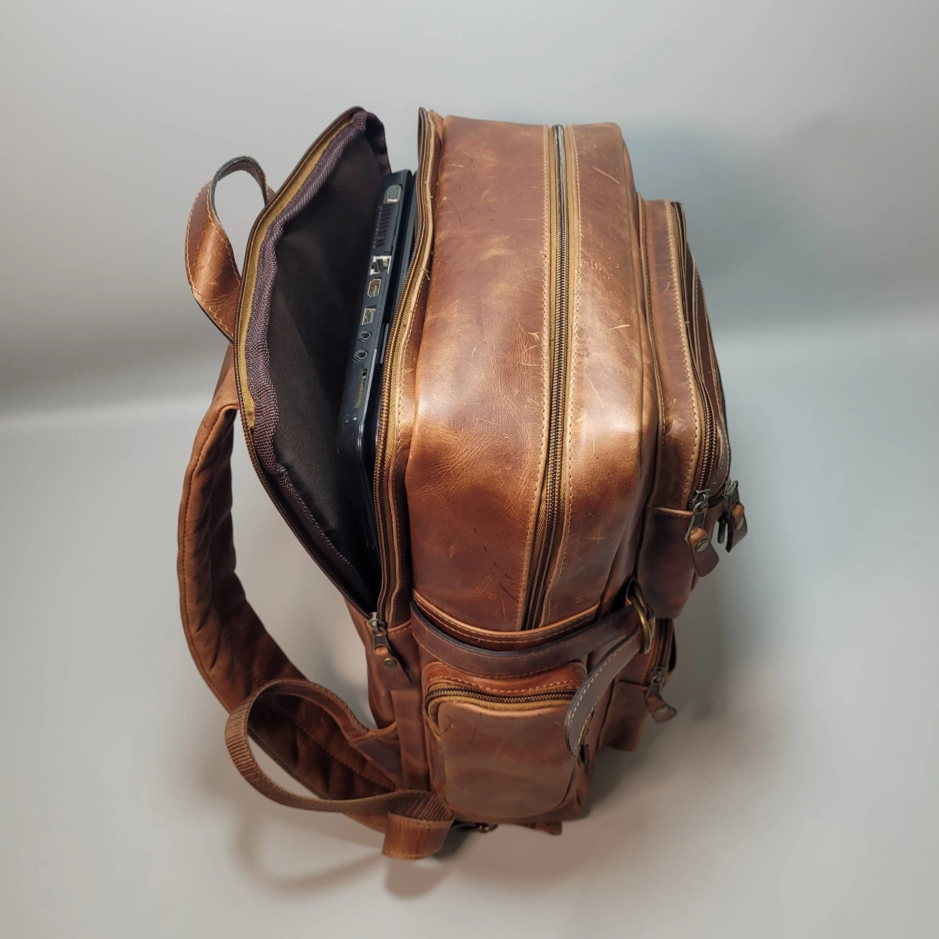 MOCHILAS DE CUERO PARA HOMBRES, MOCHILAS DE CUERO, MOCHILAS PARA HOMBRE, MOCHILAS DE CUERO GENUINO, MOCHILAS DE CUERO EN SANTA CRUZ, ROVIER