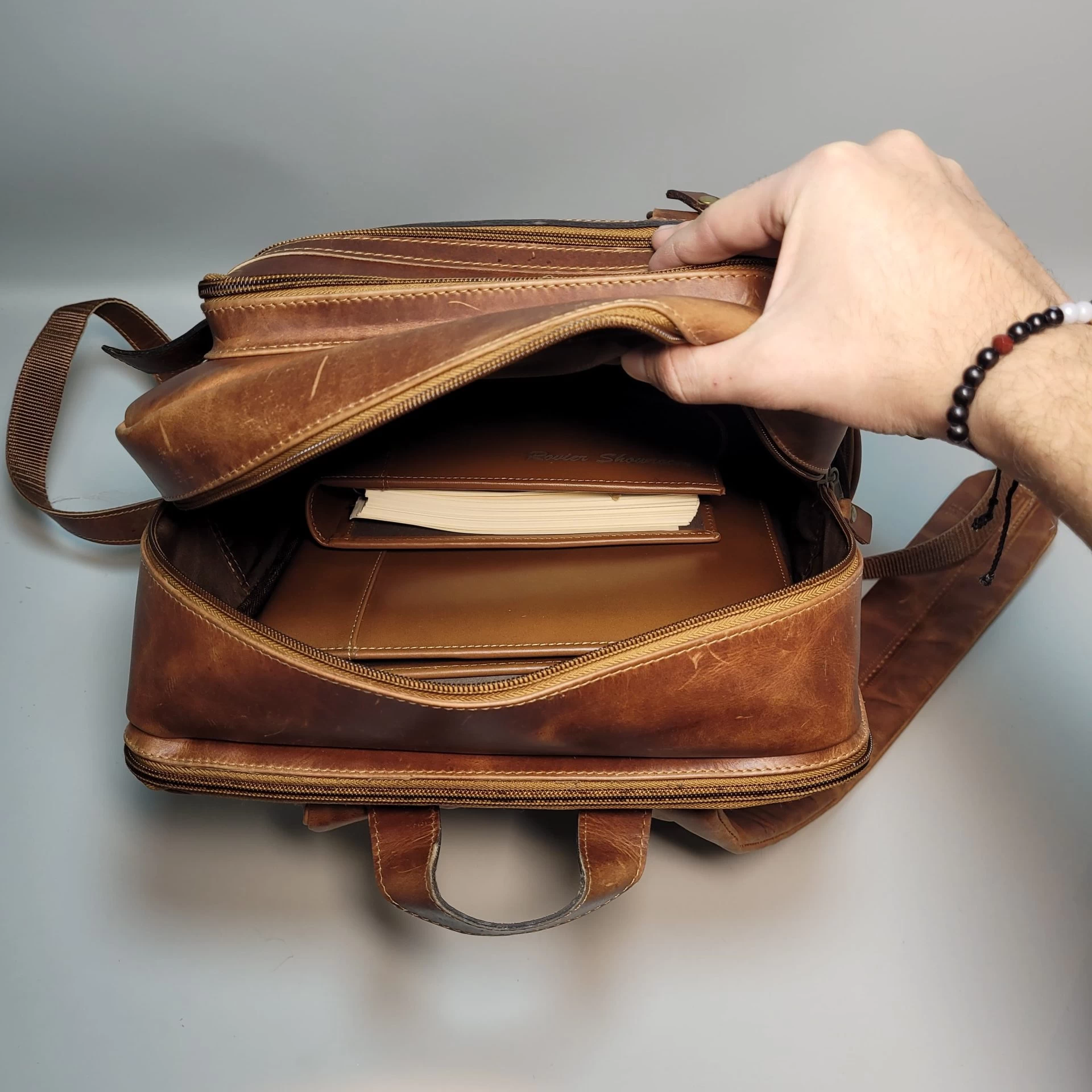 MOCHILAS DE CUERO PARA HOMBRES, MOCHILAS DE CUERO, MOCHILAS PARA HOMBRE, MOCHILAS DE CUERO GENUINO, MOCHILAS DE CUERO EN SANTA CRUZ, ROVIER
