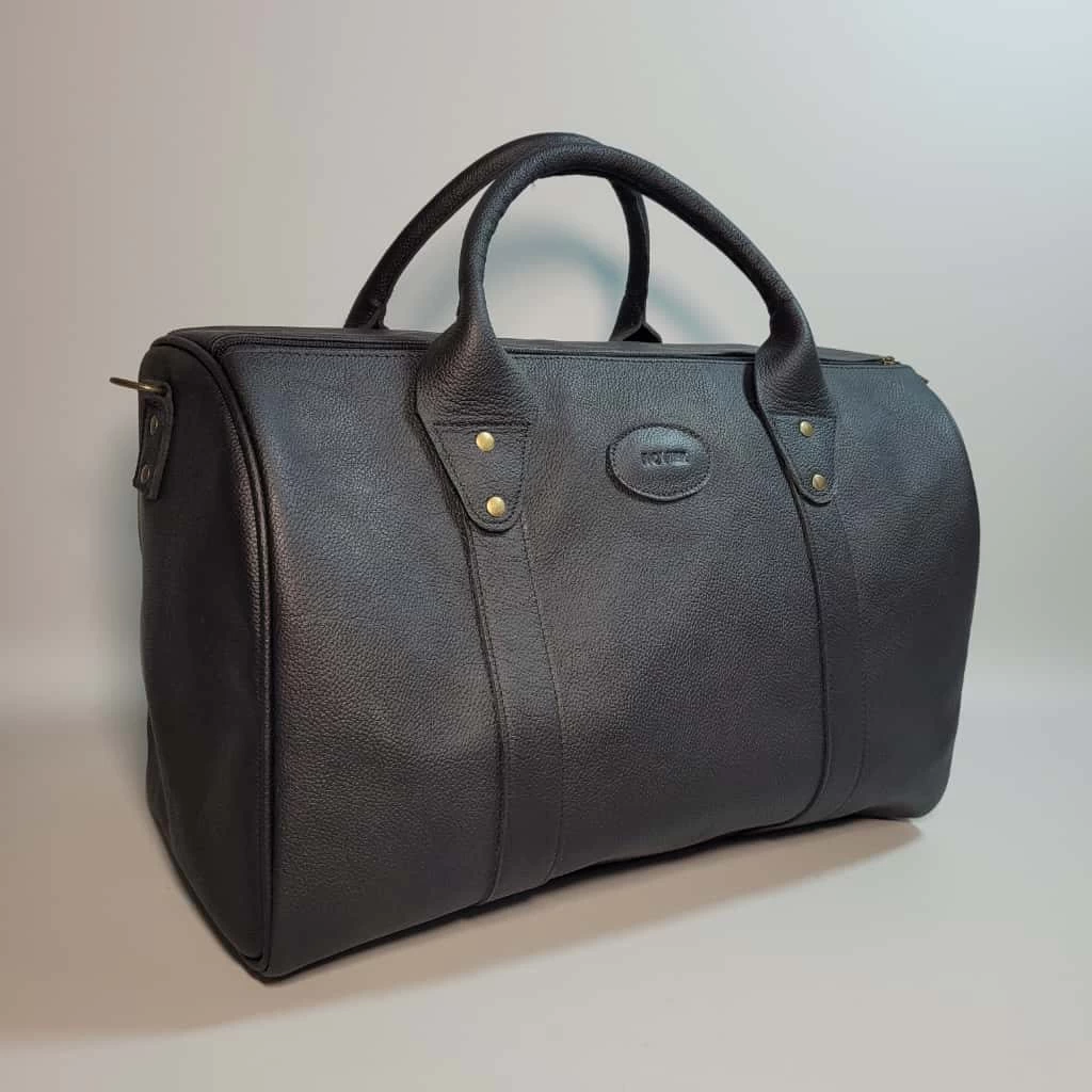 BOLSO DE VIAJE PARA HOMBRE, BOLSO DE CUERO PARA HOMBRE, BOLSÓN DE CUERO, MALETAS, MALETA DE CUERO, MARROQUINERÍA BOLIVIANA, CUERO GENUINO, HECHO A MANO, CUERO BOLIVIANO.